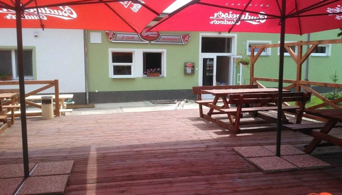 F Club   Restaurace Vzhled A Atmosfera - 3, Školní 545