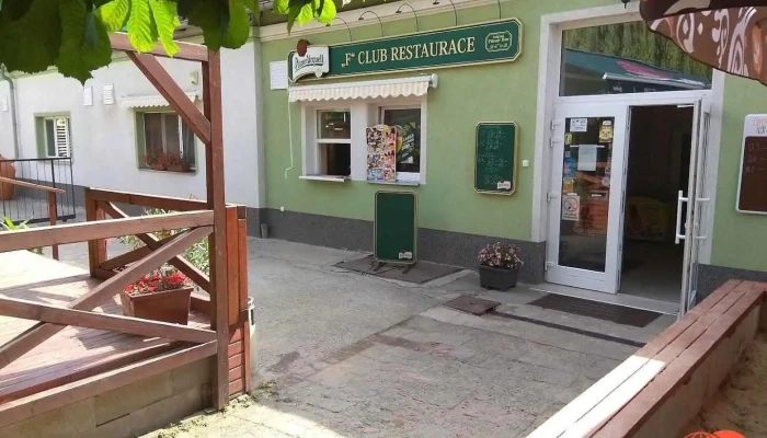 f" Club - restaurace - 3, Školní 545