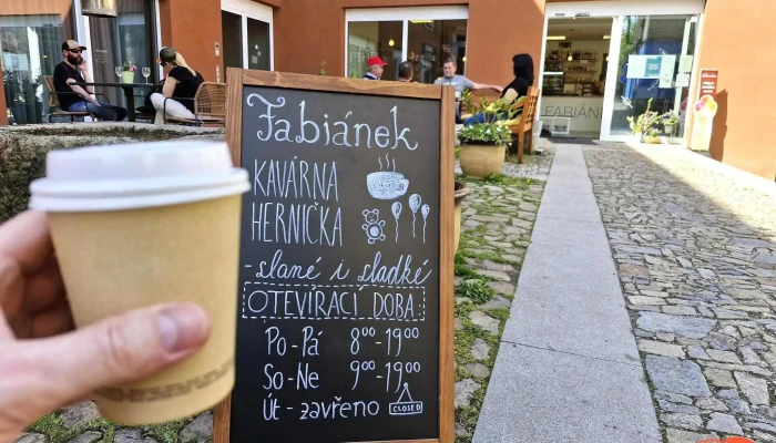 Fabianek   Kavarna S Detskou Hernou Nejnovejsi - Nám. Krále Jiřího Z Poděbrad 2