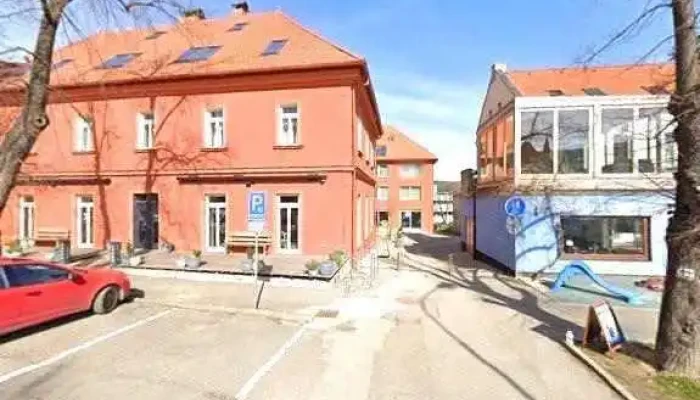 Fabianek   Kavarna S Detskou Hernou Street View A 360deg - Nám. Krále Jiřího Z Poděbrad 2