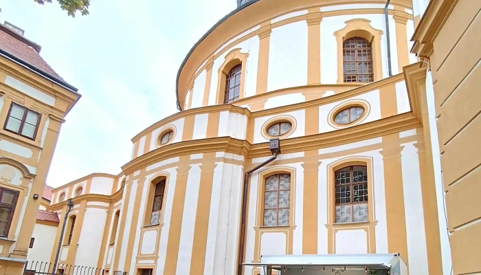Farni Kavarna Bozi Kafe Blizko Mě - Helfertova