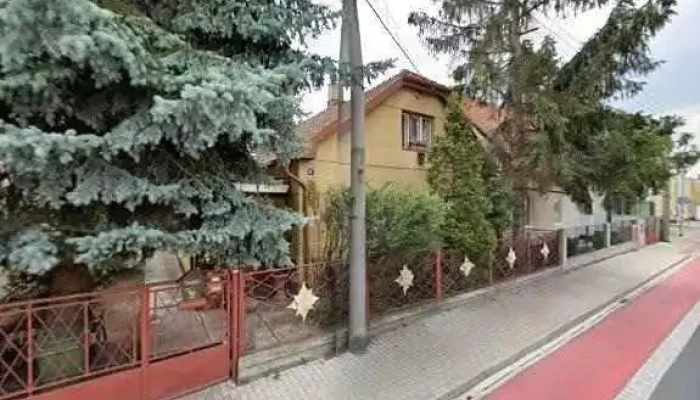 Fu Hong Trung Bistro Street View A 360deg - Janáčkova 12