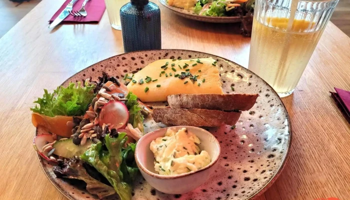 Fuel bistro - 186 00 Karlín