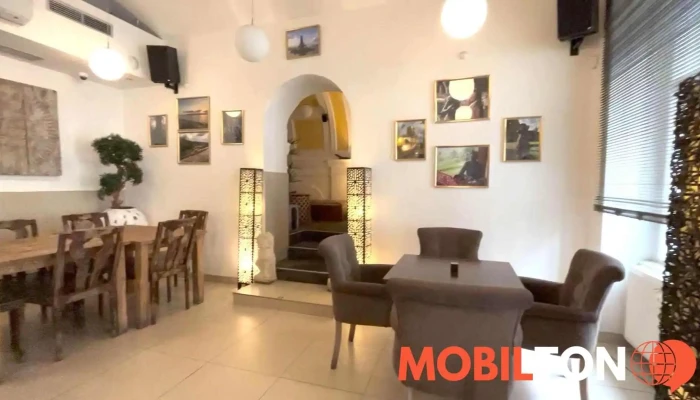 Garuda Restaurant -  Videa - Praha 7-holešovice