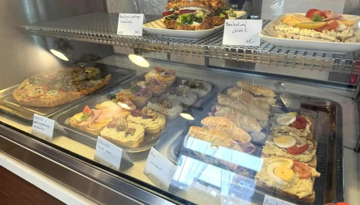 Hh Coffee Bistro Vzhled A Atmosfera - Rakovník I