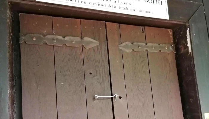 Hospudka Na Hrade Lukov Blizko Mě - Lukov