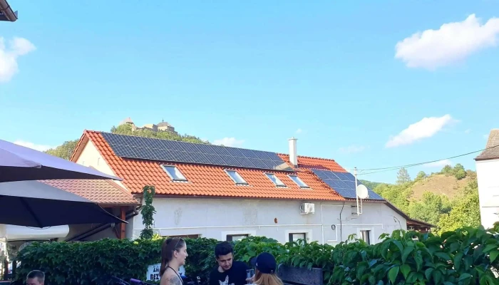 Hostinec U Krale Vaclava Iv Jak Se Dostat - Točník