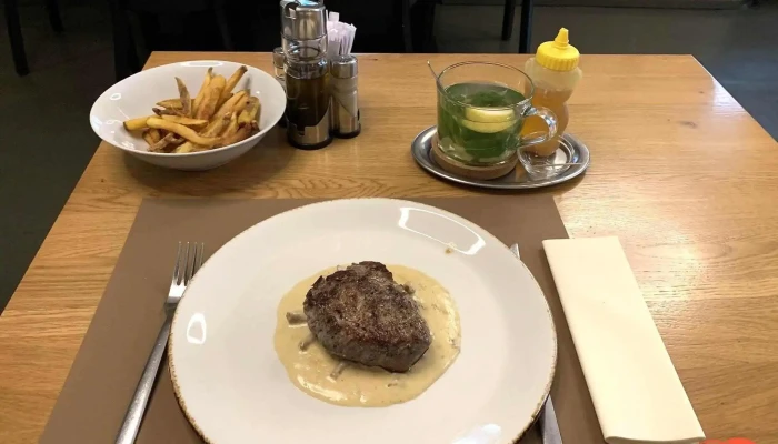 Hotel Merlot -  Jidlo A Piti - Žatecká 186