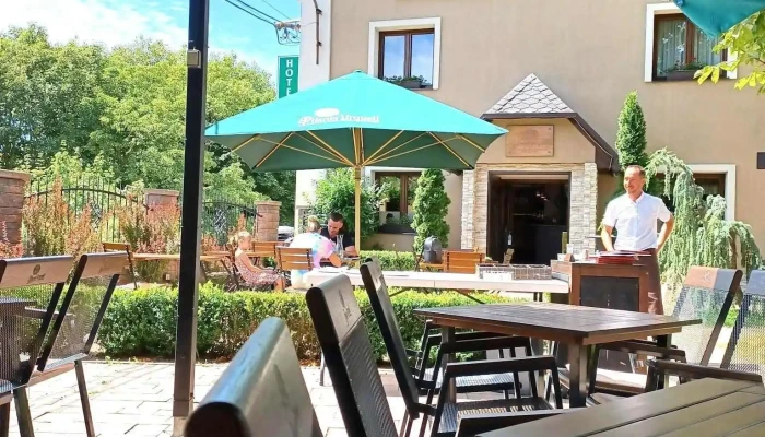 Hotel Restaurace Pod Kastany Vzhled A Atmosfera - Maršov