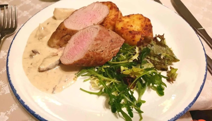 Hotelova Restaurace Maxmilian Konfitovana Kacica - Loučeň