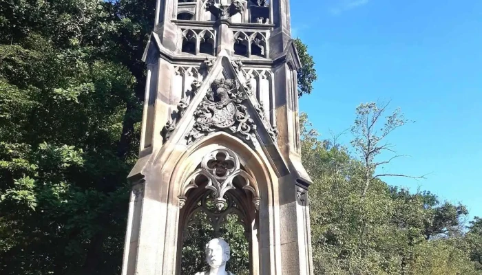 Hrad Krivoklat Pomnik Karla Egona Ii Z Furstenberga - Křivoklát