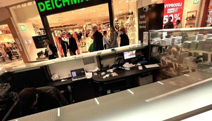Iphone Point Oc Letnany Opravna Mobilnich Telefonů - Praha 18
