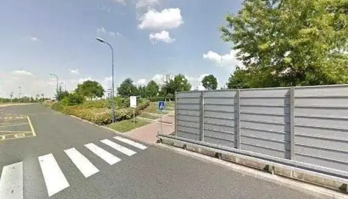Iphone Point Oc Letnany Street View A 360deg - Praha 18