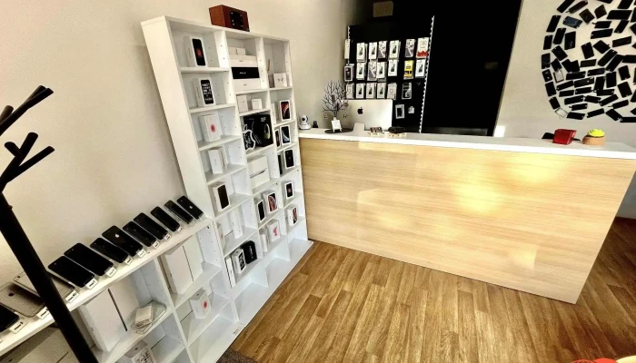 Iphone Servis Industries Uvnitr - Hlavní 275