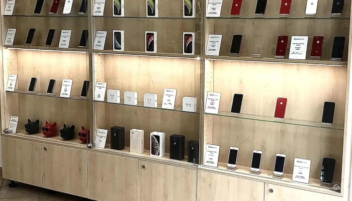 Iphone Store Uvnitr - Plzeň 1