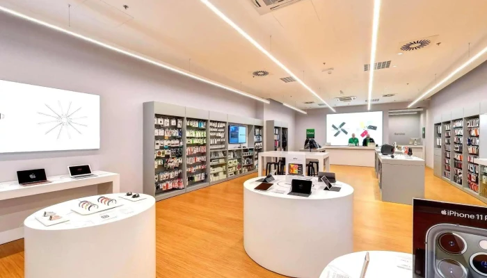 Istores Apple Premium Reseller Street View A 360deg - Nc Šantovka, Polská 1