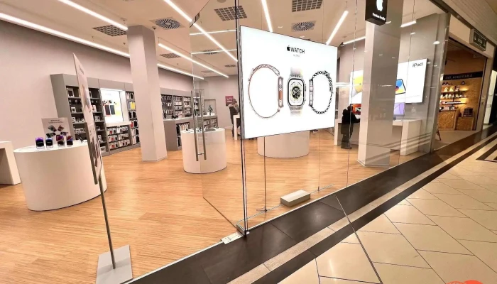 Iwant   Apple Premium Reseller Plzen Oc Plaza Uvnitr - Plzeň 3