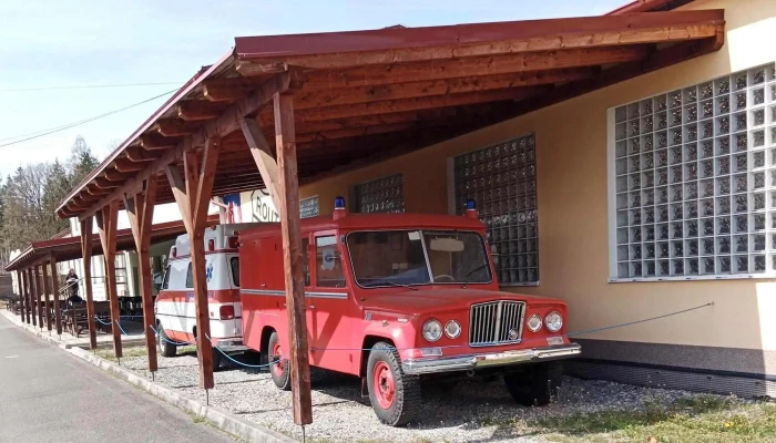 Jk Classics Muzeum Americkych Historickych Automobilu Luzna Muzeum - Stará Správa 72
