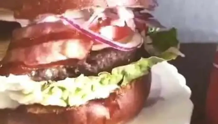 Johnnys -  Hamburger - Nám. 17. Listopadu 299