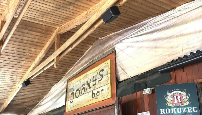 Johnys Bar čislo - Unnamed Road