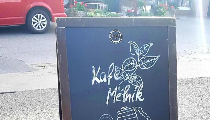 Kafe Melnik   Sestihran Stanek S Kavou - Nám. Karla Iv.