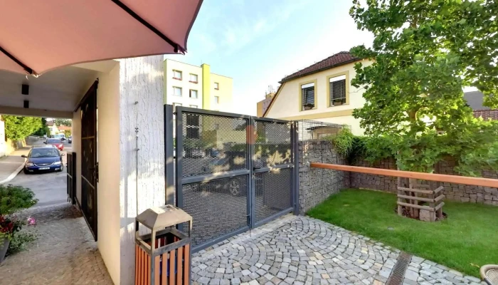 Kafe Orech Street View A 360deg - Poříčská 1612