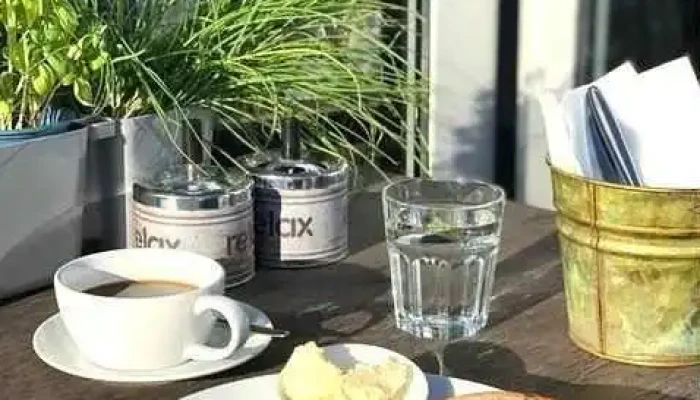 Kafe Plechofka -  Jidlo A Piti - Pražská 1594
