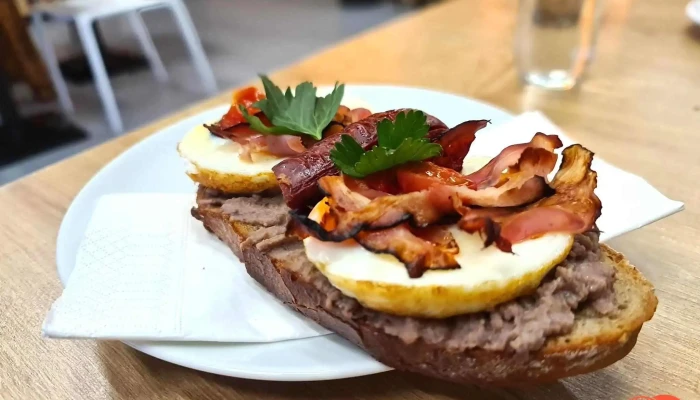 Kafe Plechofka -  Slanina - Pražská 1594