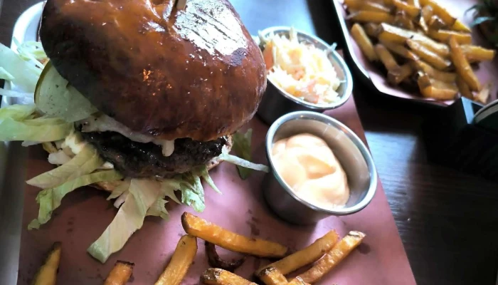 Kancl Bistro Burger Jak Se Dostat - Husovo Nám. 45