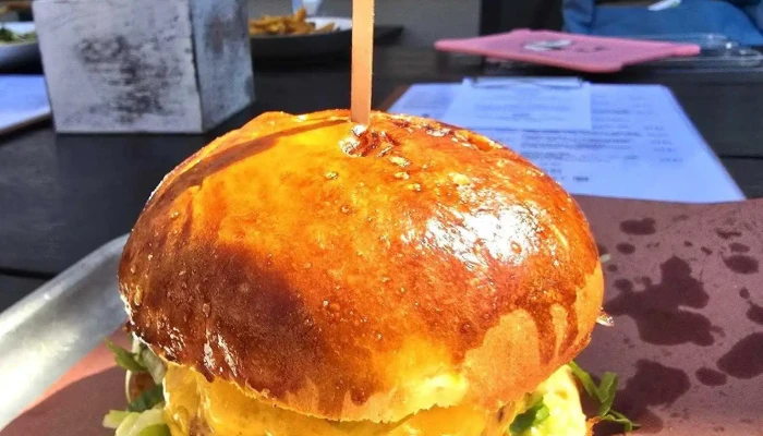 Kancl Bistro Burger Nejnovejsi - Husovo Nám. 45