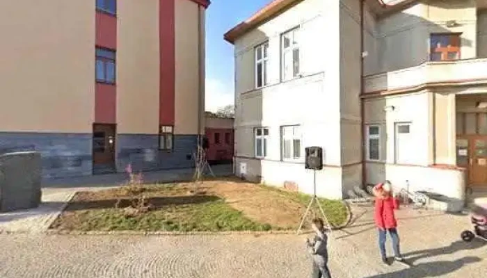 Kancl Bistro Burger Street View A 360deg - Husovo Nám. 45