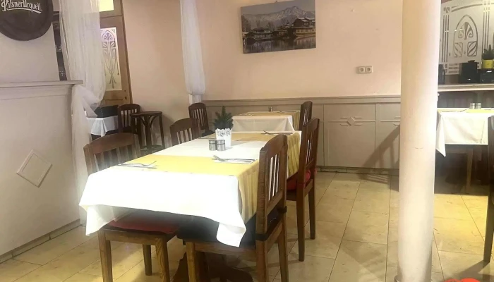 Kashmir Hills Restaurant -  Vzhled A Atmosfera - Karlín