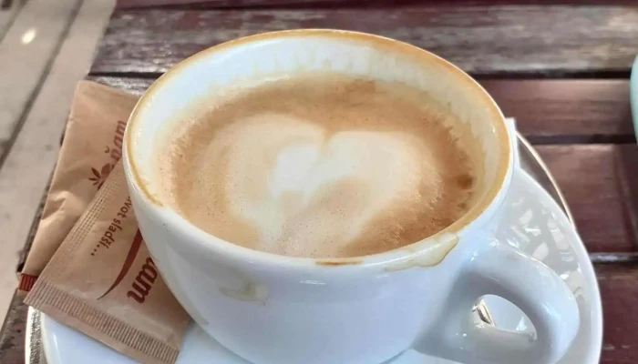 Kavarna A Cukrarna Nam Nam Cafe Cappuccino - Amálská 2463