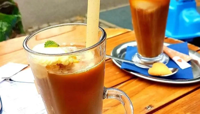 Kavarna Modry Domecek Ledova Kava - Nám. Krále Jiřího Z Poděbrad 3