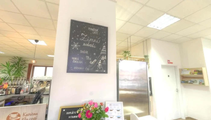 Kavarna Na Ceste Vzhled A Atmosfera - Žižkovo Nám. 428