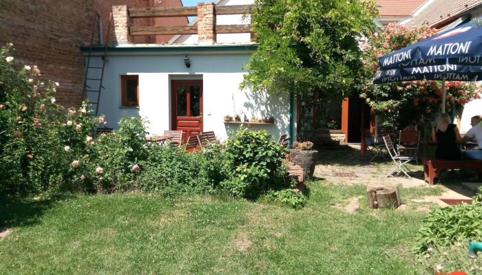 Kavarna U Madony Zahrada - Suvorovova 58