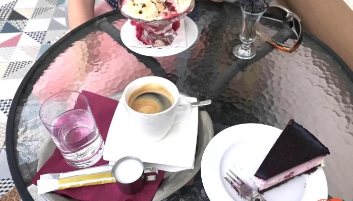 Kavarna Ve Vile Jidlo A Piti - Masarykova 2190