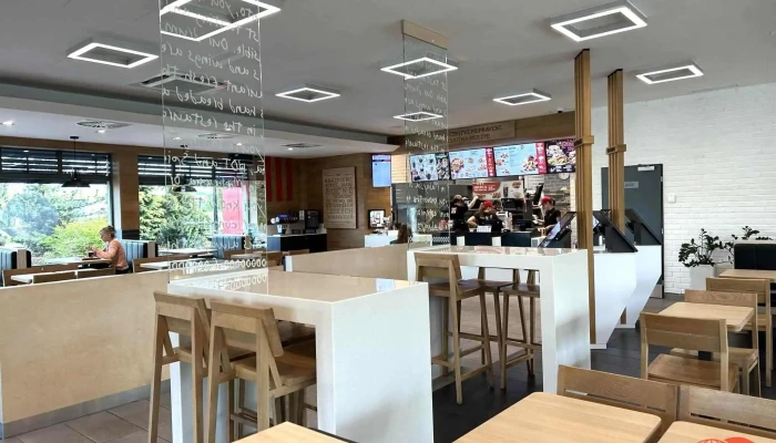 Kfc Praha Globus Zlicin Dt Vzhled A Atmosfera - Zličín
