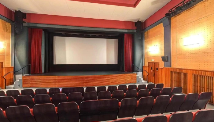Kino Druzba Chotebor Hlediste - Tyršova 256