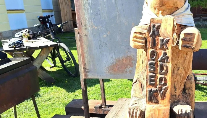 Kiosek Kadov U Stare Skoly Jak Se Dostat - Kadov