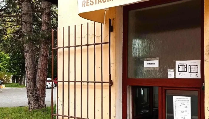Knedlikove Okenko Restaurace Sokolovna Vse - Mírové Nám. 77