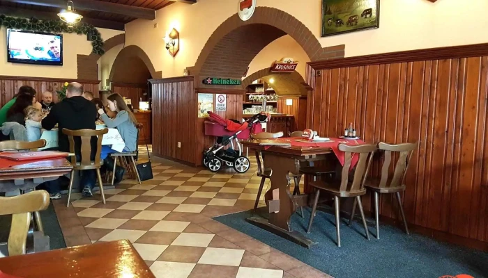 Knedlikove Okenko Restaurace Sokolovna Vzhled A Atmosfera - Mírové Nám. 77