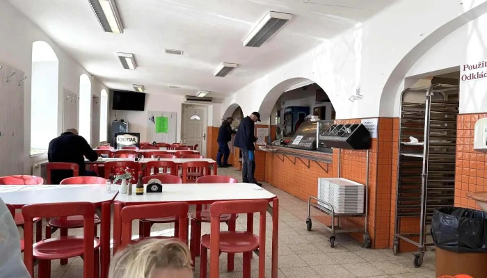 Kohout A Synove   Reznictvi Jidelna Vzhled A Atmosfera - Obříství