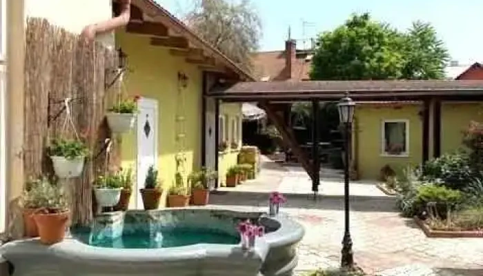 Kraus Hotel - Palackého 135/7