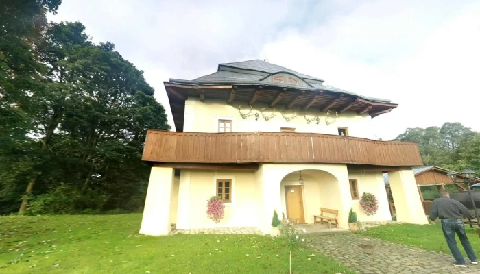 Kristin Hradek Street View A 360deg - Maxičky