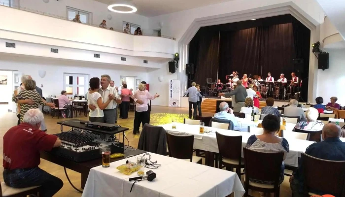 Kulturni Dum Zastavka Louny Vse - Poděbradova 1135