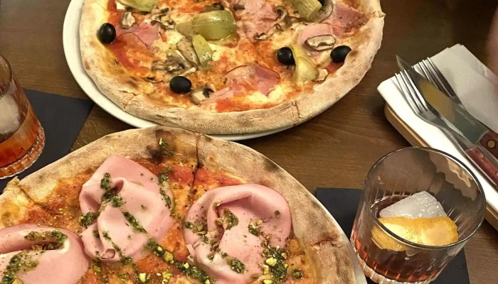 La Farina Ristorante Pizzeria Instagram - Kouřimská 9b