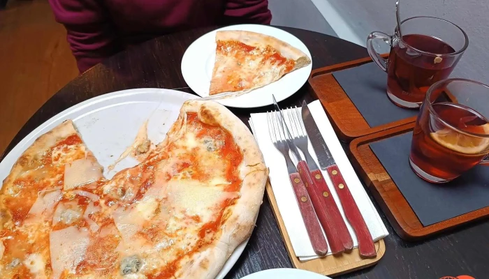 La Farina Ristorante Pizzeria Pizza - Kouřimská 9b