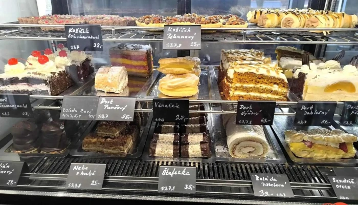 Levandulove Bistro Vraz   Misto Kde Mlsani Ma Smysl Moucnik - Květnová 80