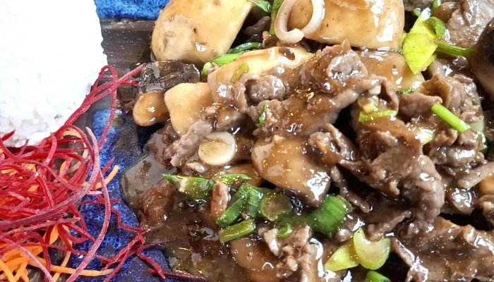 Louis Asian Restaurace Sushi Bar -  Blizko Mě - Pekárenská 382